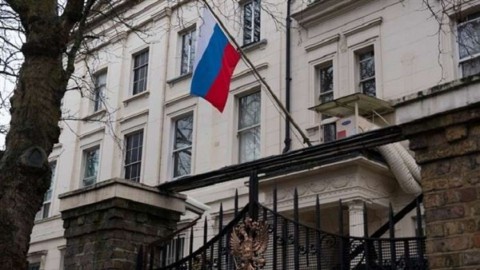 السفارة الروسية في القاهرة تشن هجومًا غير مسبوق على إسرائيل وتتهمها بازدواجية المعايير والاحتقار الكامل لحياة الفلسطينيين