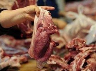 ضبط وإتلاف كمية من اللحوم الفاسدة في الرصيفة