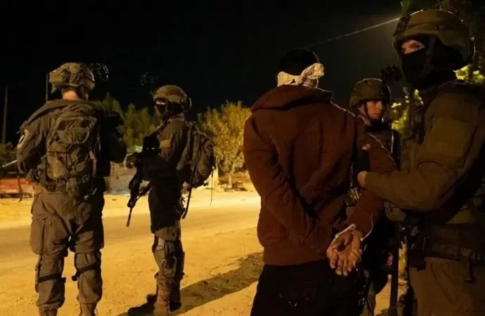 الاحتلال يعتقل شابًا قرب المسجد الإبراهيمي في الخليل