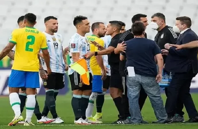 الأرجنتين والبرازيل يشعلان صراع الكبار بمنافسات ربع النهائي اليوم