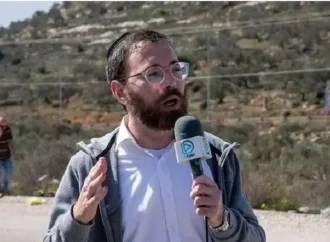 الاحتلال يعتقل صحفيا إسرائيليا وصف منفذي العمليات الفلسطينية بـ”الأبطال”