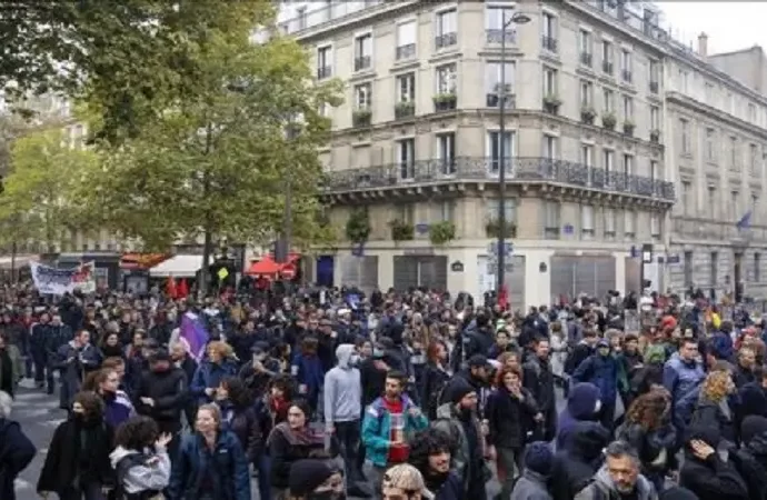  اضراب عام في فرنسا احتجاجا على نظام جديد للتقاعد