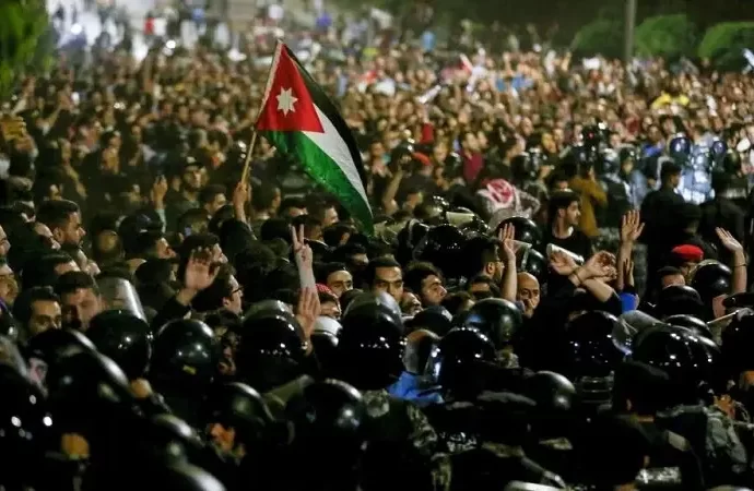 هيومن رايتس ووتش: قوانين جنائية مبهمة وفضفاضة لقمع حرية التعبير في الأردن