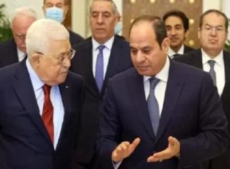 الرئيس عباس يصل القاهرة للمشاركة بالقمة  الثلاثية “المصرية- الأردنية- الفلسطينية”