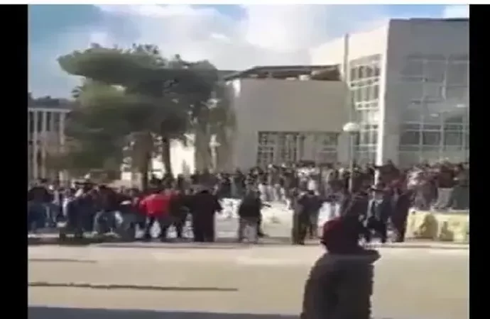 مشاجرة جماعية في الجامعة الاردنية/ فيديو