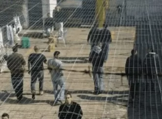الأسرى في سجون الاحتلال يواصلون “العصيان” لليوم الثالث