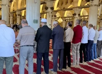 أعداد قليلة من المصلين تتمكن من الوصول إلى المسجد الأقصى