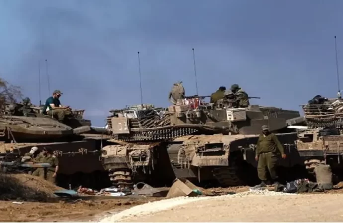الدبابات الإسرائيلية تتراجع ببعض محاور غزة