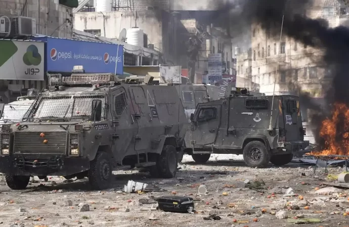 مواجهات عنيفة بين فلسطينيين وقوات إسرائيلية اقتحمت مدينة جنين ومناطق