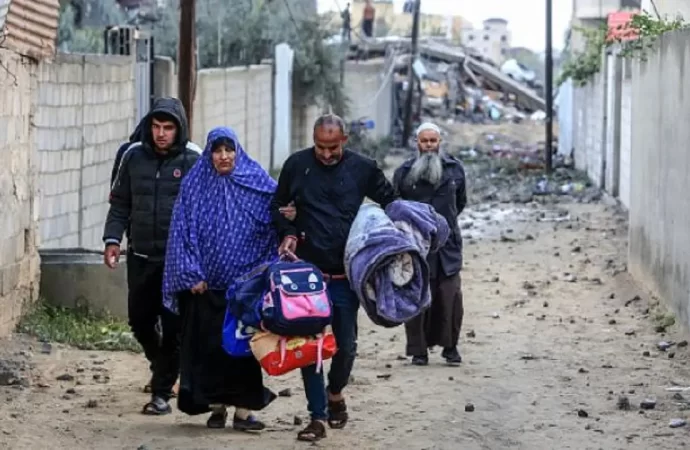 نازحو غزة يستقبلون الشتاء بلا مستلزمات أساسية: حرب وبرد