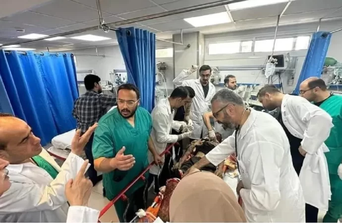 المكتب الإعلامي الحكومي بغزة: الاحتلال اعتقل 35 طبيباً