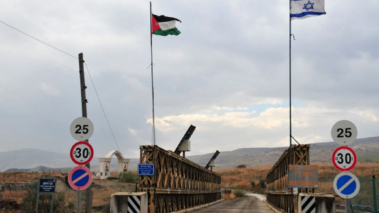 مصادر حكومية توضح حول وجود جسر ينقل بضائع لـ”إسرائيل”