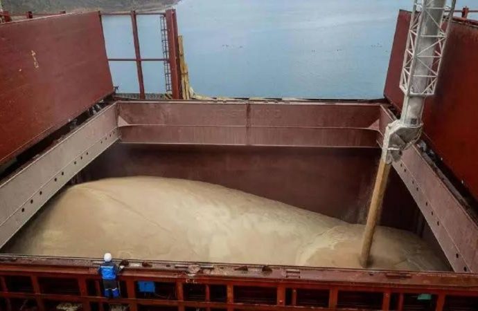 روسيا تصدر أطنان من القمح (المجاني) الى دول إفريقية