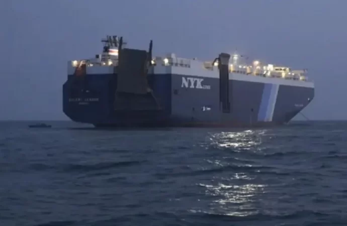 الحوثيون يهاجمون سفينة أميركية في خليج عدن