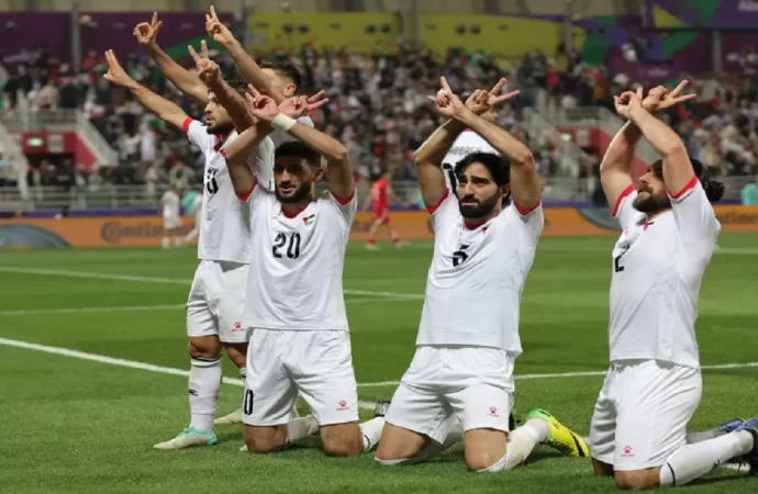 منتخب فلسطين يتأهل لأول مرة في تاريخه إلى الدور الثاني في كأس آسيا