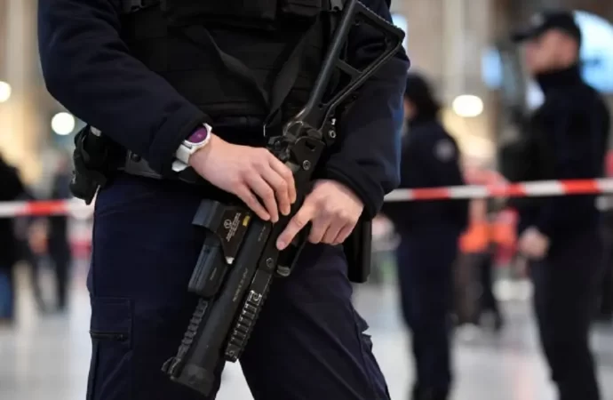 باريس: إصابات في هجوم بسكين بمحطة قطارات