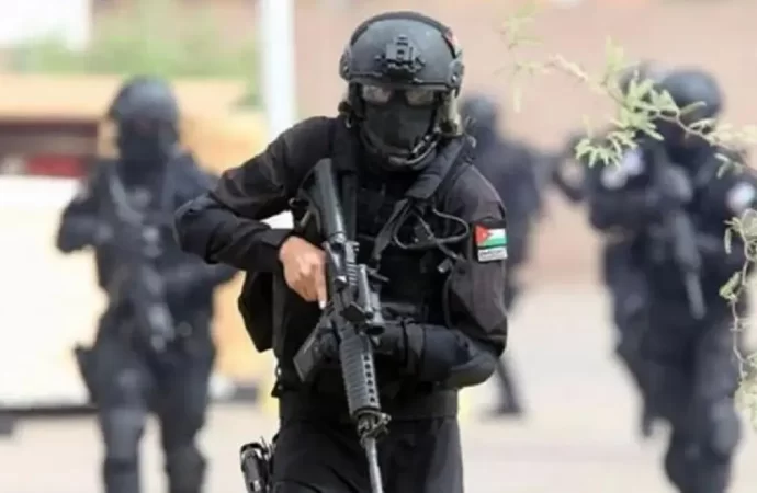 الأمن يُلقي القبض على شخص سرق 3600 دينار من مطعم في عمان