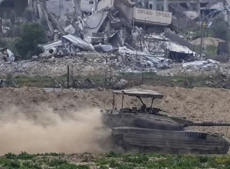 الجيش الإسرائيلي يقتحم مشافي خان يونس بغزة وينكل بكوادرها الطبية