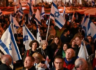 آلاف الإسرائيليين يشاركون في مظاهرات وسط تل أبيب