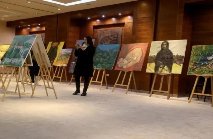 معرض للفن التشكيلي في رام الله يضم 100 لوحة من غزة