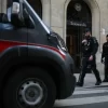 العشرات يهاجمون مركزا للشرطة في باريس