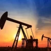 النفط يتراجع مع توقعات بزيادة الصادرات الروسية