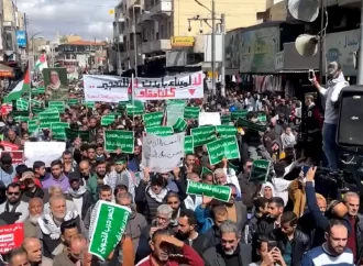 مسيرة تضامنية حاشدة من الحسيني مع غزة
