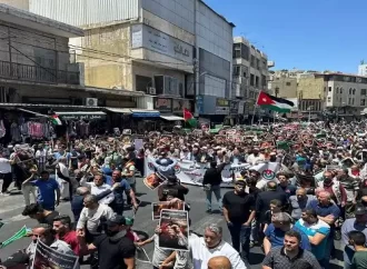 عاجل..انطلاق المسيرة الاسبوعية بعد صلاة الجمعة من امام المسجد الحسيني