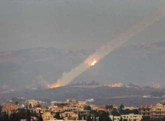 إطلاق عشرات الصواريخ من لبنان وصافرات الإنذار تدوي في حيفا