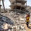 حرب غزة في يومها 262 غارات عنيفة على خانيونس وحي الزيتون