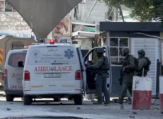 التطورات في الضفة الغربية مقتل ضابط إسرائيلي وإصابة 16 جندياً في مخيم جنين