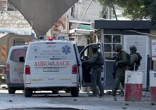 التطورات في الضفة الغربية مقتل ضابط إسرائيلي وإصابة 16 جندياً في مخيم جنين