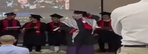 بالفيديو..عميد كلية في المغرب يرفض توشيح طالبة متفوقة بسبب الكوفية الفلسطينية