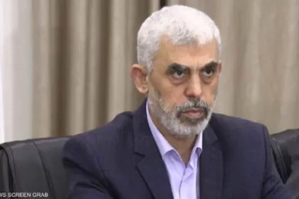 مسؤول إسرائيلي سابق يروي قصة السنوار مع حراس سجنه