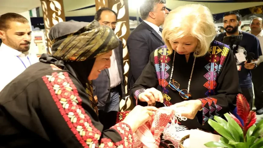 النجار تفتتح جناح السفارات في مهرجان جرش