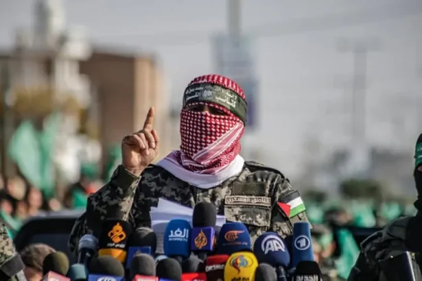 أبو عبيدة يعلن مقتل أسير إسرائيلي وإصابة اثنين