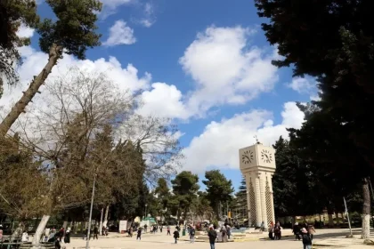 طلبات القبول في الجامعات الرسمية