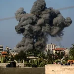 استهدفت قوات الاحتلال منزلاً لعائلة أبو علوان في حي الشيخ رضوان بمدينة غزة.