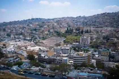 أجواء صيفية معتدلة وانخفاض على الحرارة الأحد