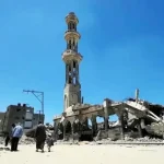 مشاهد لاقتحام الاحتلال مساجد بغزة وإحراقه مصاحف (فيديو)