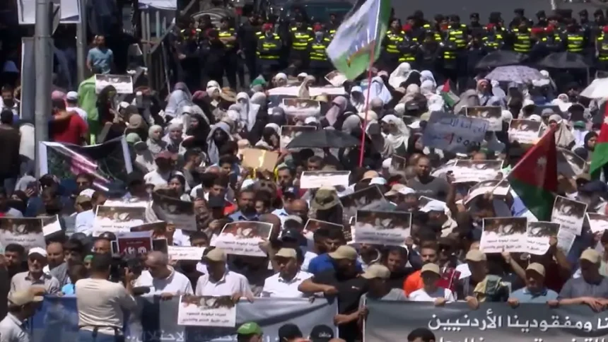 مسيرة في وسط البلد دعما للاسرى في سجون الاحتلال