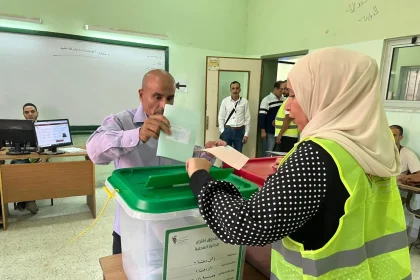 الزرقاء تشهد إقبالًا ملحوظًا في الانتخابات النيابية ومشاركة فعالة للمرأة والشباب