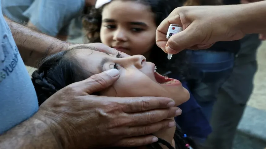 تطعيم نحو 161 ألف طفل في اليوم الأول من الحملة ضد شلل الأطفال جنوبي قطاع غزة