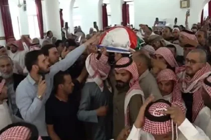 آلاف الأردنيين يشيعون الشهيد الجازي في مسقط رأسه
