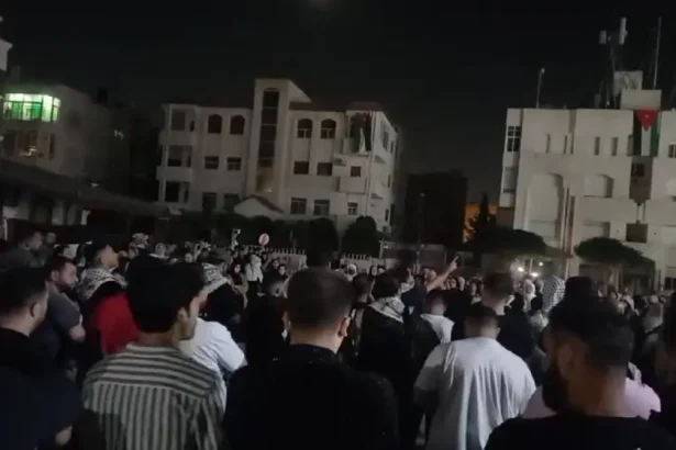 الأردنيين قرب سفارة الاحتلال