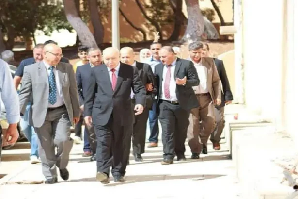 رئيس جامعة مؤتة يتفقد مواقع استقبال الطلبة المستجدين