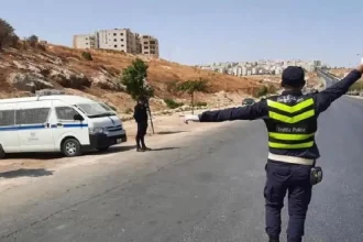 ضبط باص غير مخصص لنقل الطلاب يقل 30 طالبا بعمان