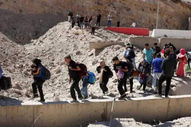 العدوان على لبنان: غارات عنيفة على بيروت وقطع الطريق إلى سوريا