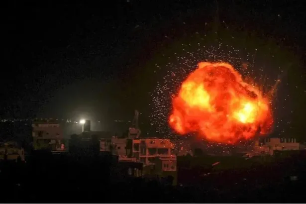 الأطفال ضحايا القصف مجددا.. الاحتلال يرتكب مجزرة في مخيم الشاطئ غربي غزة