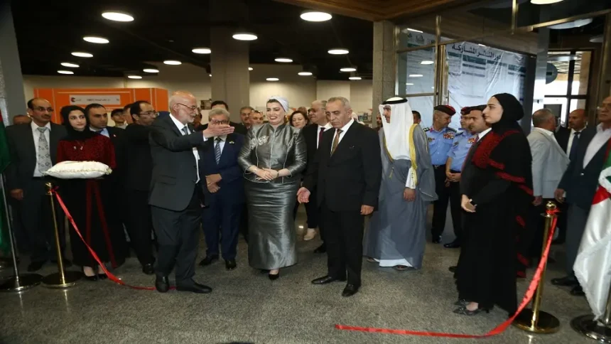 وزير الثقافة يشيد بنجاح الدورة 23 لمعرض عمان